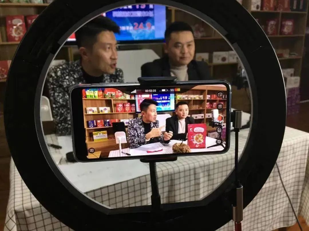 各級(jí)主流媒體進(jìn)入深度融合發(fā)展攻堅(jiān)期——傳統(tǒng)廣電要從“合而為一”到“融為一體” 各級(jí)主流媒體進(jìn)入深度融合發(fā)展攻堅(jiān)期——傳統(tǒng)廣電要從“合而為一”到“融為一體”