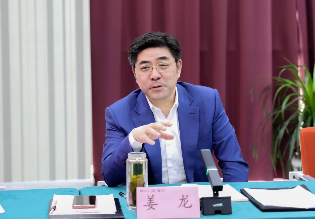 江蘇有線領(lǐng)導(dǎo)調(diào)研江陰分公司智慧廣電項(xiàng)目建設(shè)情況 江蘇有線領(lǐng)導(dǎo)調(diào)研江陰分公司智慧廣電項(xiàng)目建設(shè)情況